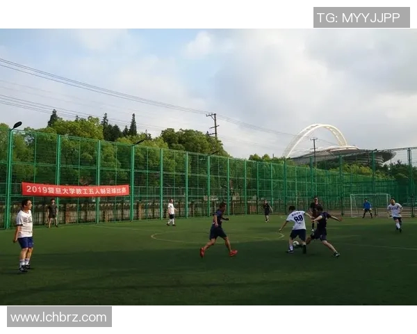 足球星耀金杯荣耀再起激情对决点燃赛场热血盛宴